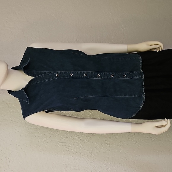 Vtg VAN HEUSEN Denim Sleeveless Button-Up Top - Picture 2 of 6